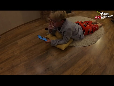 ❤️ Šialená blondínka fajčí obrovský penis a skáče na ňom - análny sex ☑ Anal video na nás sk.makesexnotwar.ru