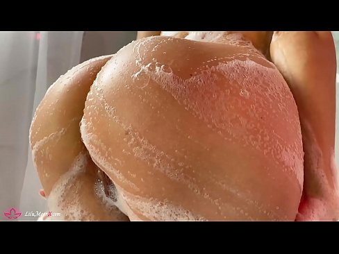 ❤️ Brunetka masturbuje kundičku s vibrátorom až do intenzívneho orgazmu v sprche ☑ Anal video na nás sk.makesexnotwar.ru