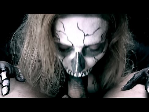 ❤️ Démonické dievča fajčí kokot svojimi čiernymi ústami a prehĺta semeno. ☑ Anal video na nás sk.makesexnotwar.ru